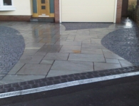 CURVED DESIGN BLACK COBBLE AND NATURAL STONE FLAGS