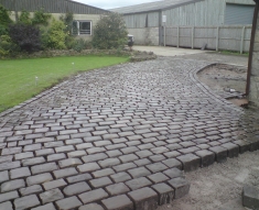 NATURAL COBBLES COMPLIMENT COUNTRY HOUSE