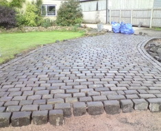 NATURAL COBBLES COMPLIMENT COUNTRY HOUSE
