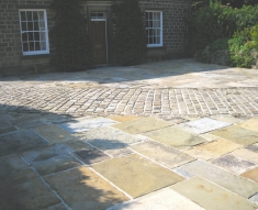 RECLAIMED COBBLES AND YORKSTONE FLAGS