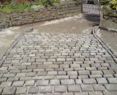 RECLAIMED COBBLES AND YORKSTONE FLAGS