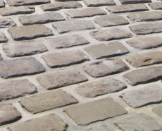 RECLAIMED COBBLES AND YORKSTONE FLAGS