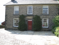 RECLAIMED COBBLES AND YORKSTONE FLAGS