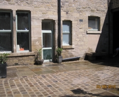 RECLAIMED STABLE NATURAL STONE FLAGS AND COBBLES DARWIN