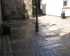 RECLAIMED STABLE NATURAL STONE FLAGS AND COBBLES DARWIN