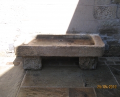 RECLAIMED STABLE NATURAL STONE FLAGS AND COBBLES DARWIN