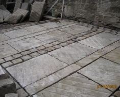 RECLAIMED STABLE NATURAL STONE FLAGS AND COBBLES DARWIN