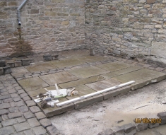 RECLAIMED STABLE NATURAL STONE FLAGS AND COBBLES DARWIN