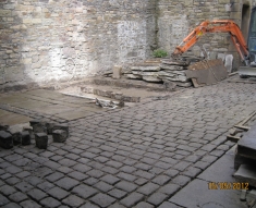 RECLAIMED STABLE NATURAL STONE FLAGS AND COBBLES DARWIN