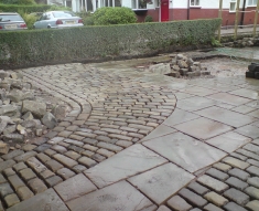 RECLAIMED YORKSTONE FLAGS WITH OLD RECLAIMED NATURAL COBBLE SETTS