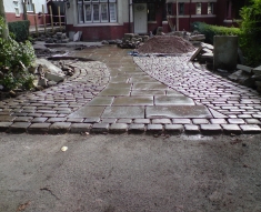 RECLAIMED YORKSTONE FLAGS WITH OLD RECLAIMED NATURAL COBBLE SETTS (10)