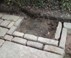 RECLAIMED YORKSTONE FLAGS WITH OLD RECLAIMED NATURAL COBBLE SETTS (11)