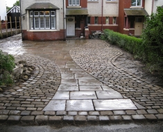 RECLAIMED YORKSTONE FLAGS WITH OLD RECLAIMED NATURAL COBBLE SETTS (15)
