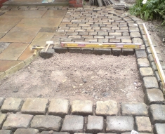 RECLAIMED YORKSTONE FLAGS WITH OLD RECLAIMED NATURAL COBBLE SETTS (3)