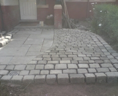 RECLAIMED YORKSTONE FLAGS WITH OLD RECLAIMED NATURAL COBBLE SETTS (4)