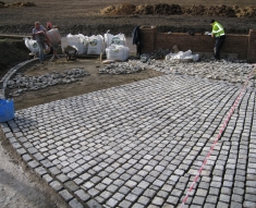 CURVED DRIVE WITH SILVER GRANITE SETTS BILLINGE