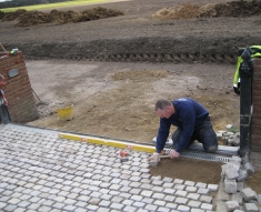 CURVED DRIVE WITH SILVER GRANITE SETTS BILLINGE