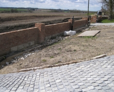 CURVED DRIVE WITH SILVER GRANITE SETTS BILLINGE