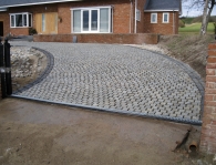 CURVED DRIVE WITH SILVER GRANITE SETTS BILLINGE