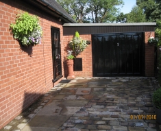 DISABLED ACCESS FRIENDLY DRIVEWAY WITH YORKSTONE COBBLES AND FLAGS